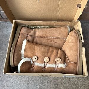 Women’s Bailey button triplet Ugg boots